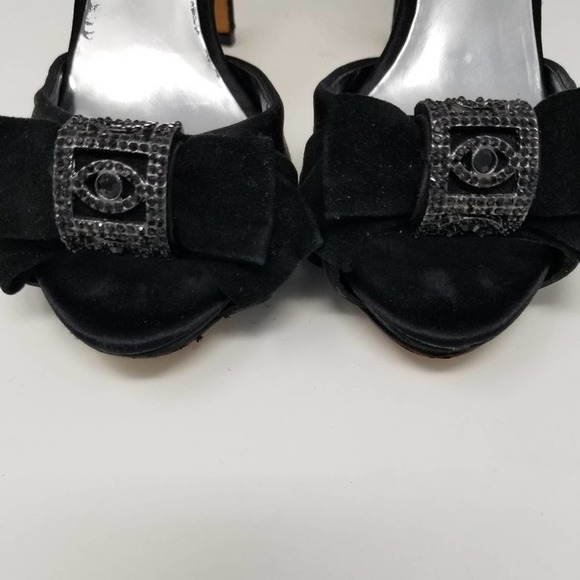 Badgley Mischka Satin Rhinestone Bow Peep Toe Ankle Strap Heel Pump Black Size 8 - Picture 6 of 8
